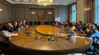 Преговорните екипи на ГЕРБ СДС и Демократична България са