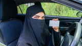 Как Apple и Google помагат за следенето на жени в Саудитска Арабия