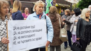 Медицински сестри в Сливен отново излязоха на протест