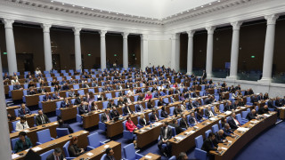 Започна третото последно гласуване на промените в Конституцията на Република