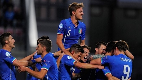 Италия аут от европейското за юноши след победа над Англия