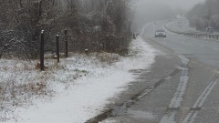 Да се готвим за Коледа или за море: Сняг затрупа Врачанско