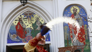 Православната църква в Румъния под натиск след смъртен случай при кръщене