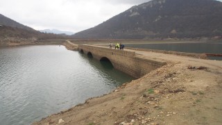 Драстично е намаляла водата в язовир "Цонево"