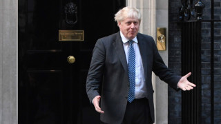 Британският министър председател Борис Джонсън поема отговорност за екипа си на