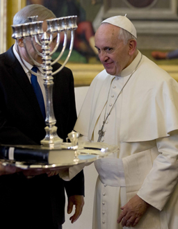 Нетаняху подари на папата книга за Инквизицията