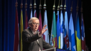 Юнкер зове за по-малка военна зависимост на ЕС от САЩ