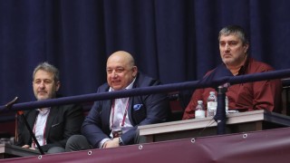 Министър Кралев и Любо Ганев подкрепят волейболистите в Берлин