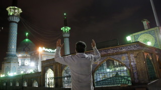 Починалите от коронавирус в Иран се увеличиха със 71 за