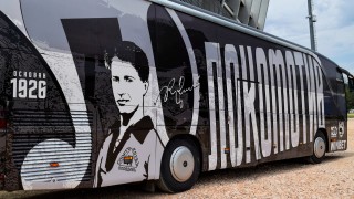 От днес Локомотив Пловдив има нов клубен автобус Возилото е