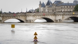 Властите в Париж започват кампания за чисти води в река Сена