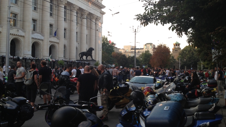 Мотористи протестираха пред Съдебната палата 