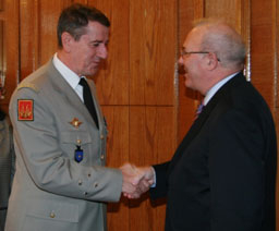 Близнаков се срещна с шефа на Военния секретариат на ЕС