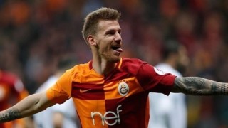 Галатасарай постави в трансферната листа един от основните си защитници