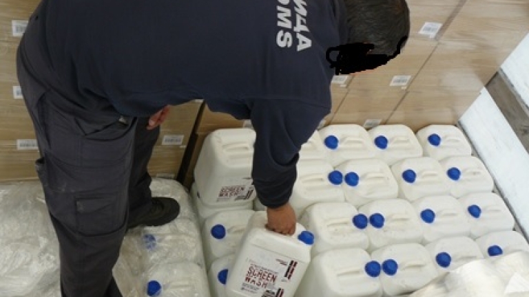 Митничари задържаха 15 000 литра спирт на тир-паркинг