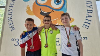 Най добрите плувци от шестия турнир Златоперки в петте възрастови групи