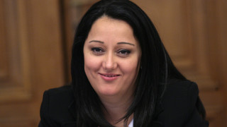Министърът по европредседателството Лиляна Павлова докладва пред депутатите за приоритетите