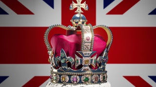 Короната на Свети Едуард беше извадена от Лондонската кула за