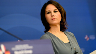 Германският външен министър Аналена Бербок беше принудена временно да прекъсне