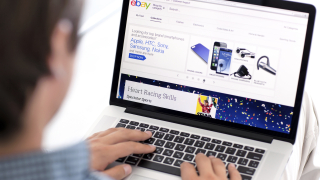 Прогнозата на eBay за празничния сезон потопи акциите на компанията