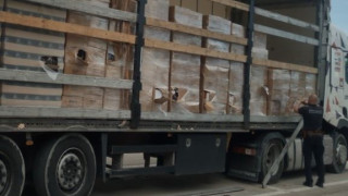 Митническите служители задържаха 58 417 маркови парфюма от 33 различни