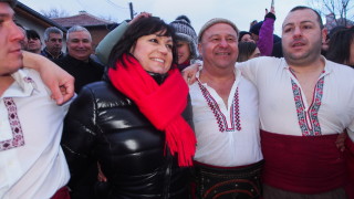 Мъжкото хоро в Калофер е неповторимо преживяване То не може