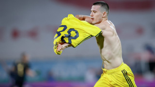 Атакуващият футболист на Левски Марин Петков по всяка вероятност ще
