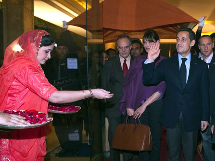 Изгониха туристи от Тадж Махал заради Саркози 