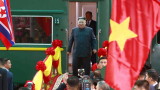 Ким Чен-ун пристигна във Виетнам с бронирания си влак след 4000 км пътуване