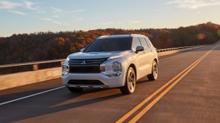 Mitsubishi преобрази изцяло Outlander за четвъртото му поколение