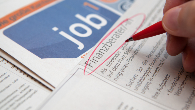 Как безработните в България търсят работа? Чрез приятели и роднини