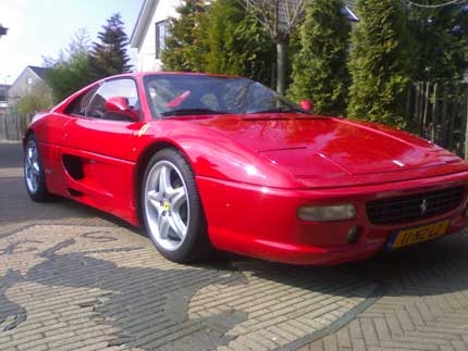 Ferrari изтегля опасни автомобили
