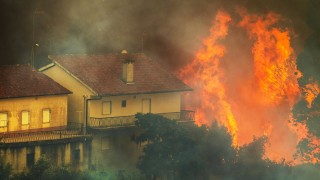8 жертви и десетки ранени при пожар в дом за душевноболни в Чехия