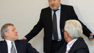 СДС изхвърли трима депутати, Надежда напусна сама