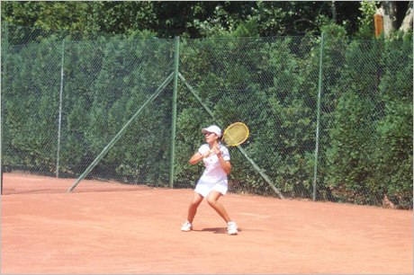 Елица Костова на 1/4-финал във Франция