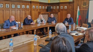 Предвижда се изграждане на жп линия между летището Пловдив и