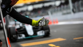 Люис Хамилтън който стигна до петата позиция на състезанието за Голямата