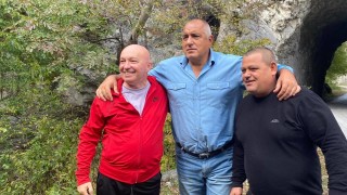 Премиерът Бойко Борисов инспектира ремонта на път в Родопите като