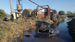 Синоптици и политици си прехвърлят отговорността за наводненията