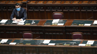 Министърът на външните работи на Италия съобщи че е поискал