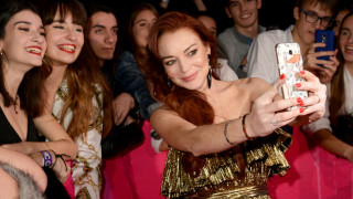 През 2021 г Линзди Лоън и Бейдър Шамас се сгодиха