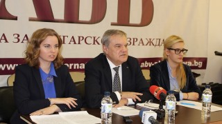 Каракачанов е с интелект на евтино пластмасово копче, захапа Румен Петков