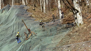 Подпорната стена на срутищата по пътя за Рилския манастир е почти готова