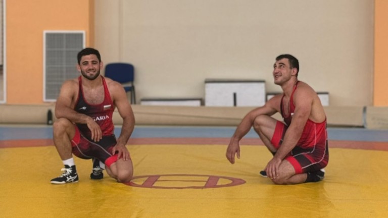 Българските звезди в борбата Айк Мнацаканян и Семен Новиков продължават