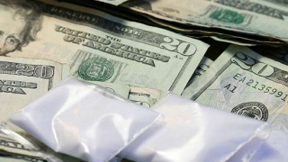Американска тийнейджърка депозира наркотици в банка