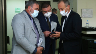 Между 5 и 6 средно дневно са заразените учители от