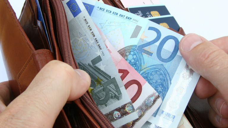 Колко пари в брой носят в джоба си германците?