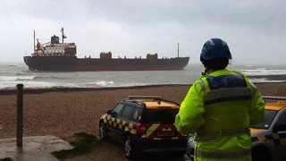 Британските власти задържаха заради дългове на корабособственика руския товарен кораб Кузма