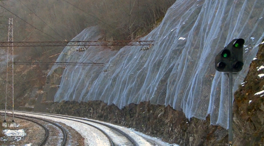 Опасно се бави строителството на жп линията до Бургас