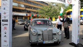 Министър Красен Кралев даде старт на Международното ретро рали България